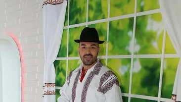 E sosia lui Alex Velea! L-am descoperit pe cel mai tatuat şi musculos... cântăreţ de muzică populară!