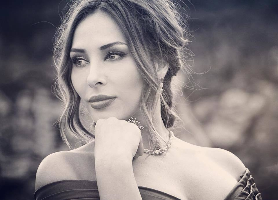 VIDEO / Aflată în braţele lui Salman Khan, Iulia Vântur „a scăpat” pe internet o înregistrare! Imaginile sunt virale