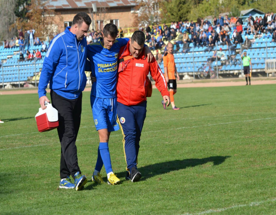 Când era medic la fotbal, a ajutat de multe ori fotbaliştii chiar să iasă de pe teren