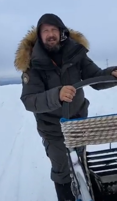 Laurent a adus câini din Groenlanda ca să tragă sania prin Maramureș