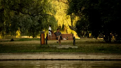 Vreme deosebit de caldă în Capitală, cu maxime de 25 de grade