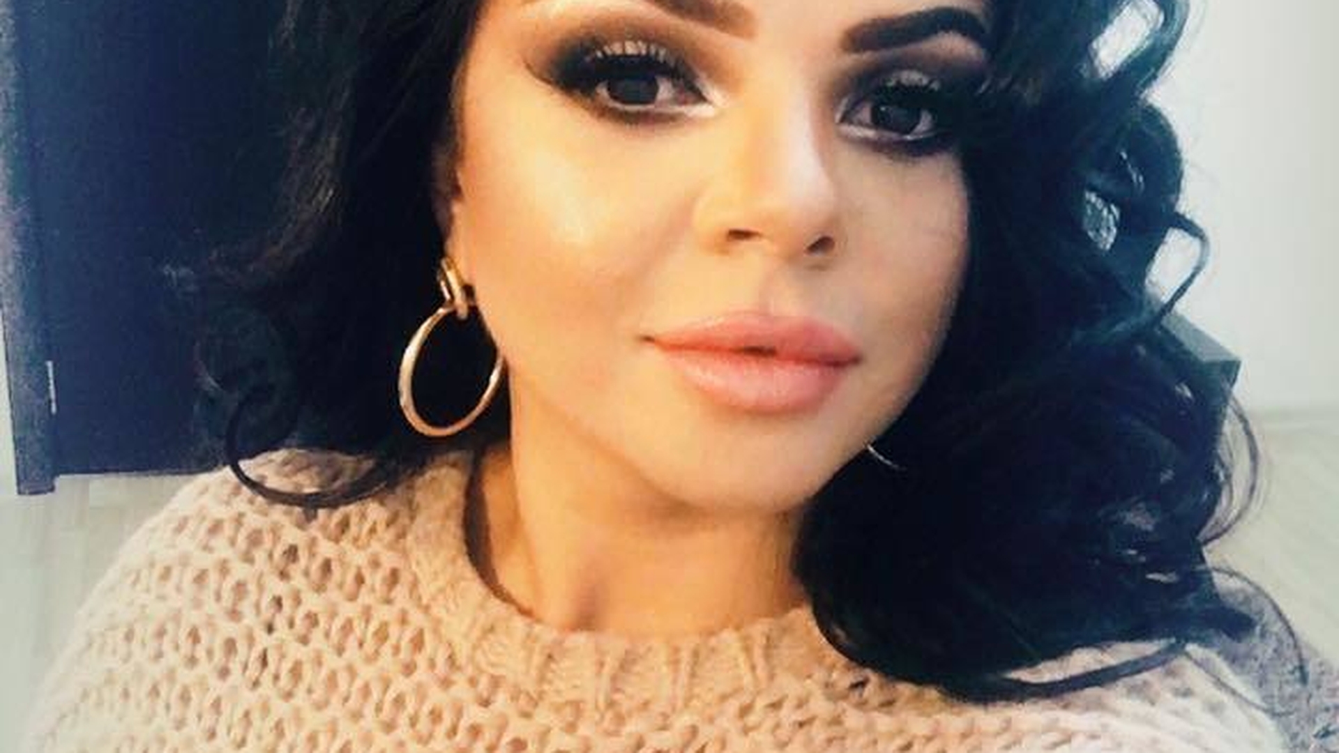 Laura Vass, transformare şocantă de look! Prietenii nu au recunoscut-o sub nicio formă: ”Nu e ea!”