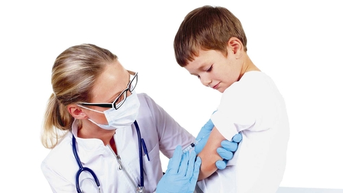 Un copil de patru ani a murit de meningită. Risc de epidemie la o grădiniță din Sinaia
