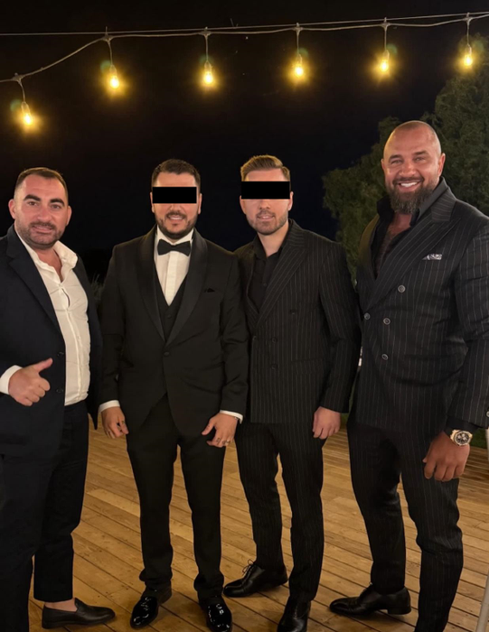 Pescobar și Alex Bodi, alături de prietenii lor/ Sursa foto: Instagram