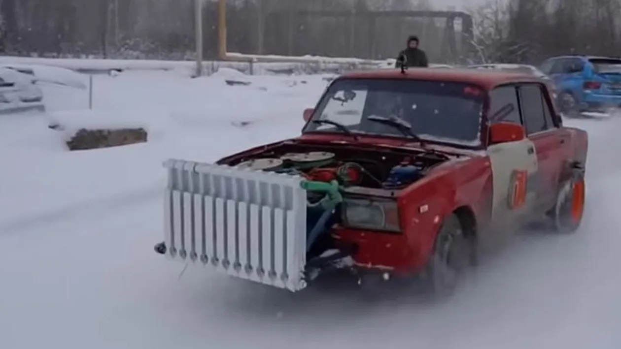 Fabulos: Lada cu două motoare și calorifer, în loc de radiator. Asta este, cu siguranță, cea mai nebună mașină concepută vreodată. VIDEO