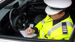 Anunț pentru șoferi! Vor putea plăti amenzile rutiere direct la polițiști