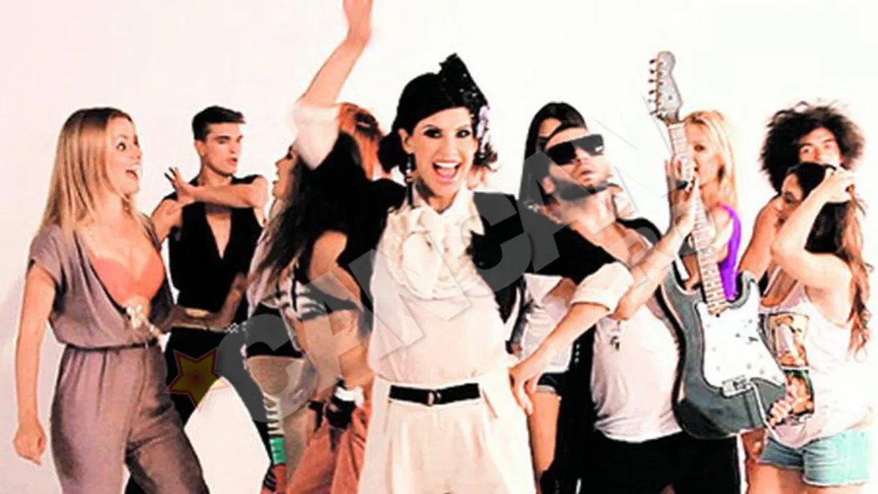 Natalia Barbu calca pe urmele Corinei! A filmat un videoclip gravida in cinci luni