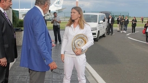 Simona Halep și-a prezentat trofeul Wimbledon 2019 pe Arena Națională: ”Vreau un milion de copii!” Primele imagini de la eveniment