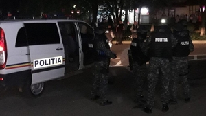 Dragobete special la Botoșani. Clanurile rivale și-au dat întâlnire să se “pupe” cu ciocane și răngi