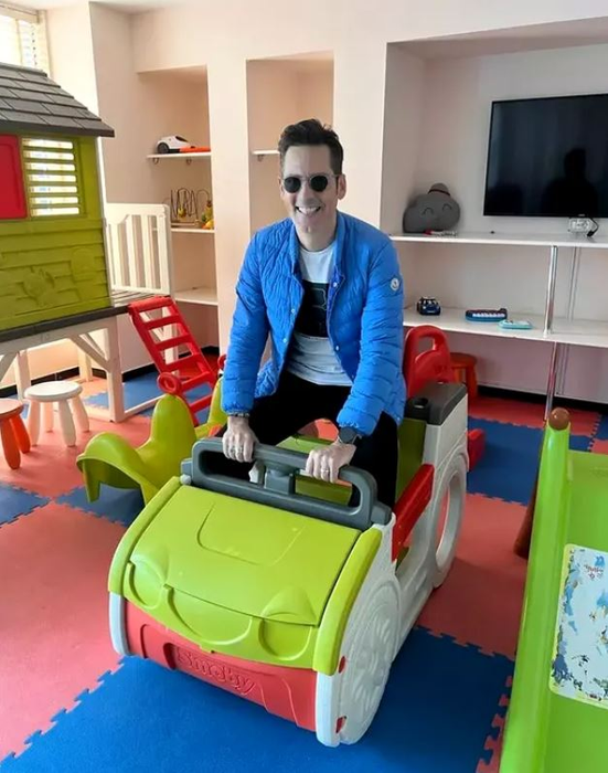 Cum arată casa în care locuiesc Ștefan Bănică Jr. și Lavinia Pârva. Vila din București are o curte impresionantă cu piscină