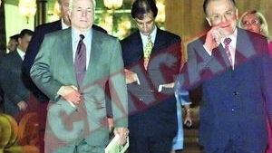 John Mccain e innebunit dupa pui romanesc la jar si tuica