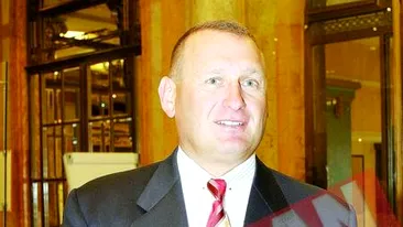 Liberalii Il arunca pe Catarama In lupta cu Nastase