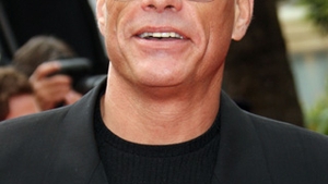 Jean Calude Van Damme a adoptat o catelusa maidaneza din Romania