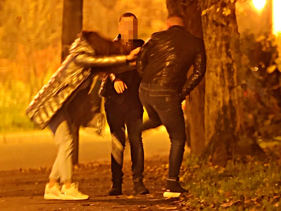 Tânăra este dezlănțuită (SURSA FOTO: CANCAN.RO)