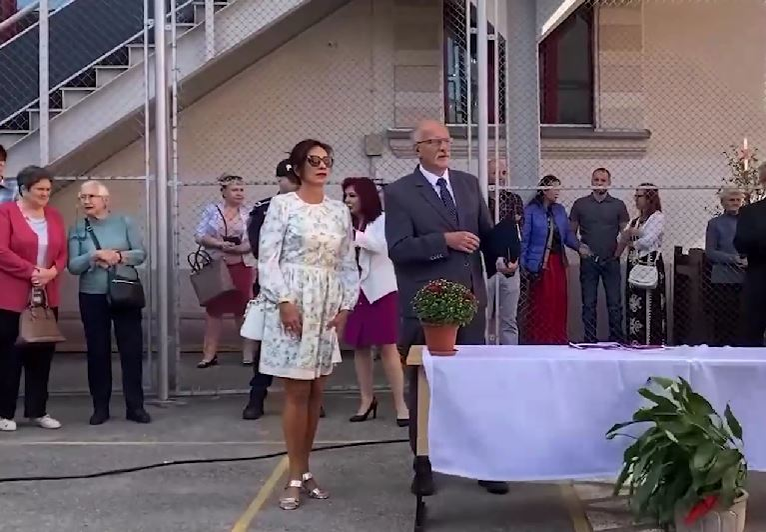 Carmen Iohannis a atras toate privirile în prima zi de școală/ sursă foto: captură video Mesageruldesibiu