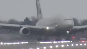 Aterizare de coșmar! Cel mai mare avion din lume, la un pas de tragedie! Oamenii de la turnul de control au înghețat VIDEO