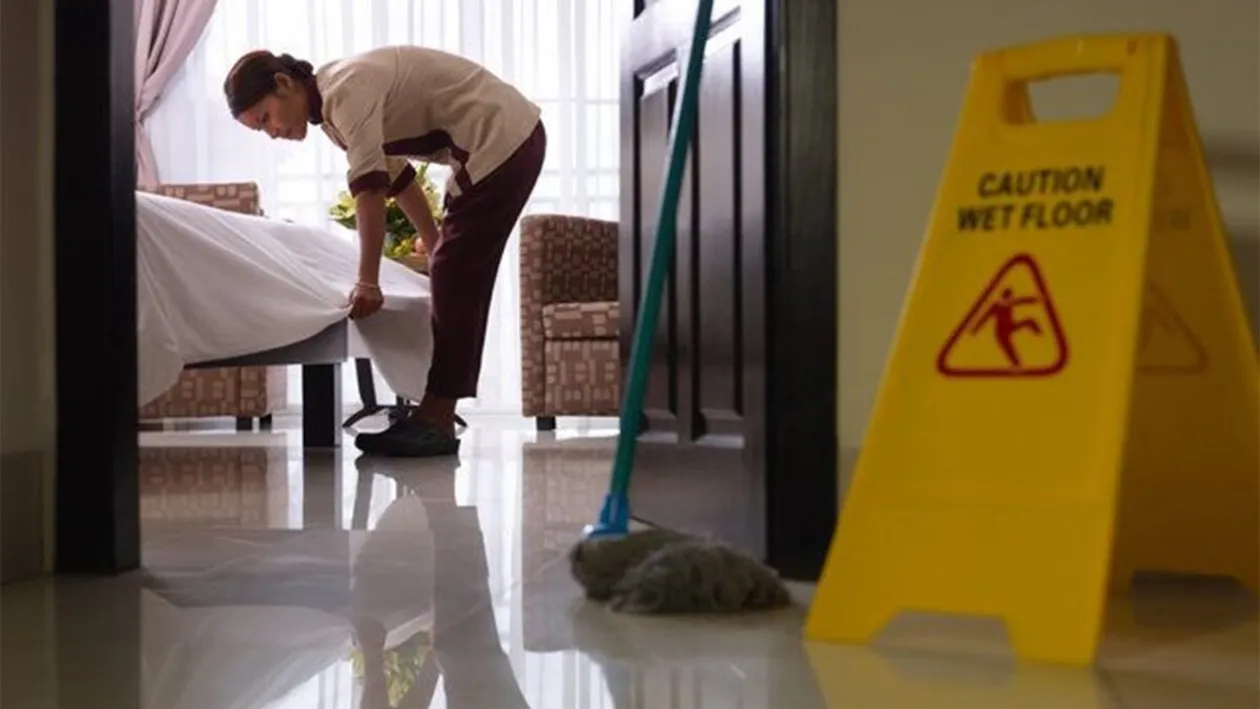 De râsul lumii! Ce a făcut o româncă de 27 de ani, după ce s-a angajat cameristă într-un hotel din Austria