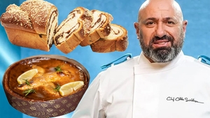 Cât costă să comanzi acasă un cozonac și o pască din restaurantul lui chef Cătălin Scărlătescu