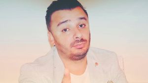 Liviu Guţă, declarat mort de familie! I-au făcut parastasul manelistului: ”Mama a leşinat!”
