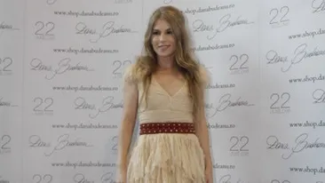 Corina ne pregateste o surpriza pentru aceasta vara. Cantareata si-a schimbat total garderoba. Nu va spun mai multe acum