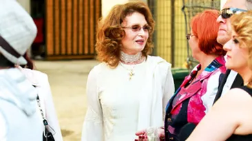 A ajuns la bine imbracate, in revista Ciao! Angela Similea, eleganta intr-o rochie retro, din dantela