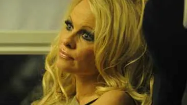 Pamela Anderson, in stare de soc dupa ce un barbat a hartuit-o in tren!