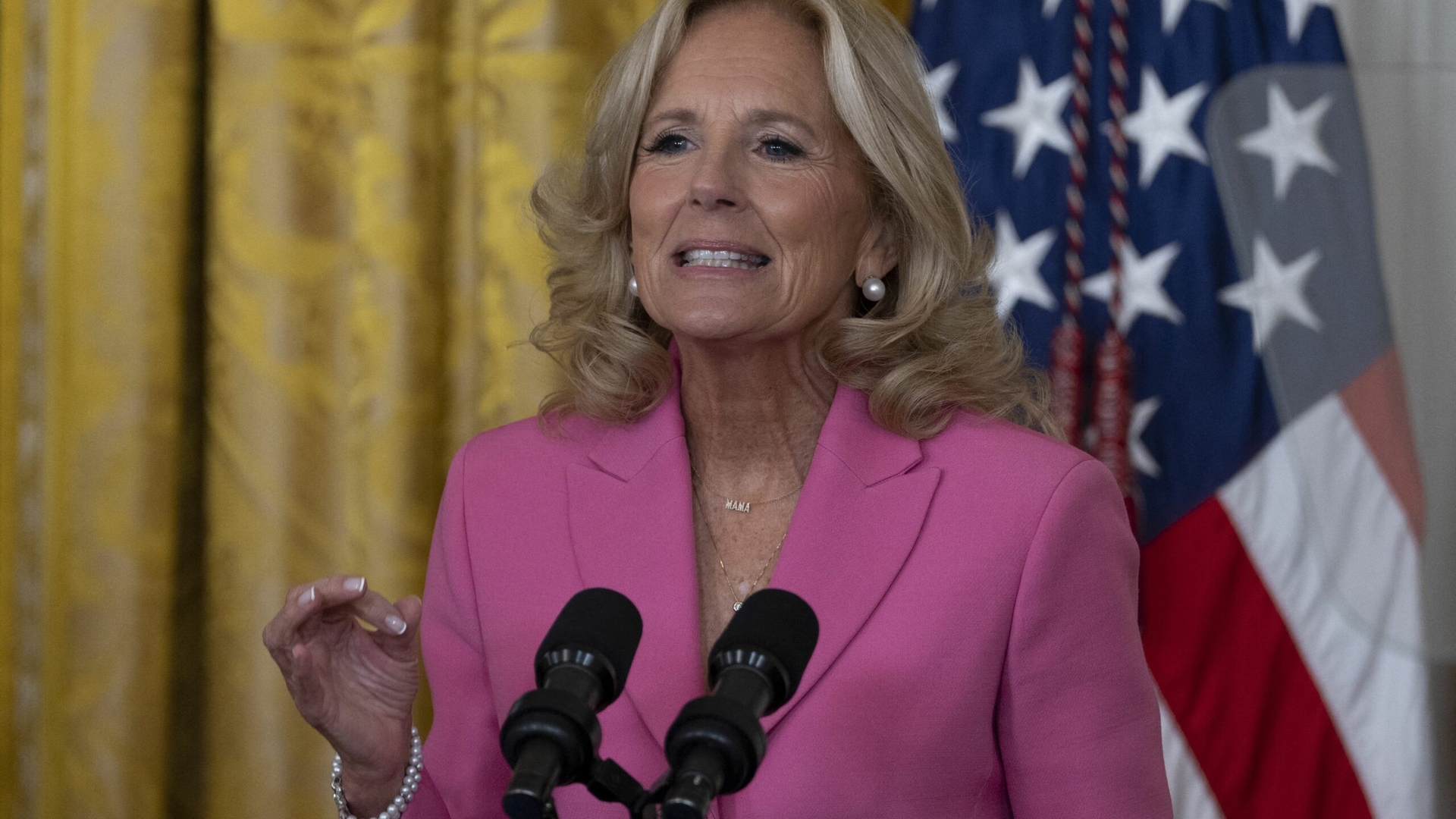 Ce gafă! Cum s-a îmbrăcat Prima Doamna la secția de vot? Alegătorii s-au uitat lung la Jill Biden