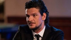 Motivul pentru care Tudor Chirilă nu le cumpără telefoane mobile copiilor săi: „Du-te cu cărămida la școală”