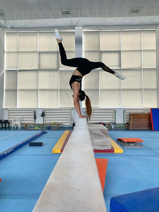 Larisa Iordache este din nou singură. Sexy-gimnasta, părăsită de iubit la doar trei luni de la logodna. FOTO