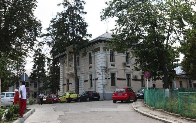 Minorul care a fost obligat de tată să îşi îngroape mama a fost internat la psihiatrie