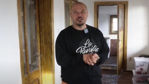 Cum arată casa lui Puya din Capitală. Juratul de la X Factor cumpără case vechi pe care le recondiționeză