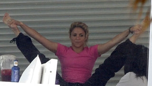Shakira si-a calarit iubitul pe terasa