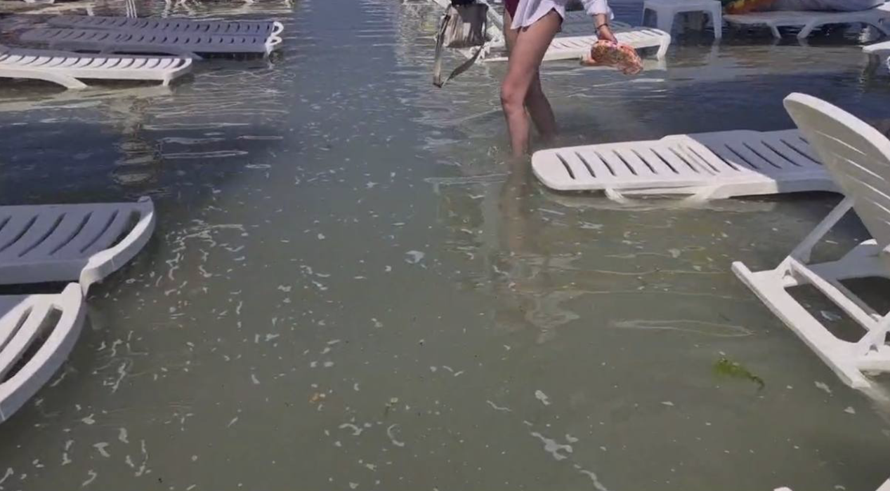 Stațiunea din România distrusă de ape. Marea a inundat zona de plajă, astăzi