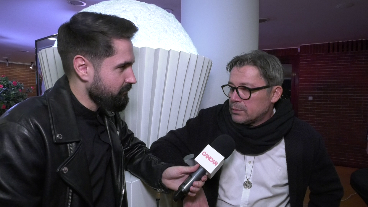 Cristian Iacob: "Pe scena aia e ceva acolo, nu pot să spun, habar n-am, poate post-mortem o să mi se reveleze. 300 de oameni vin cu sufletele deschise și tu trebuie să le picuri ceva acolo, ce le picuri? Și trebuie să dai tot, e o chestie «bă, oare merit?»"