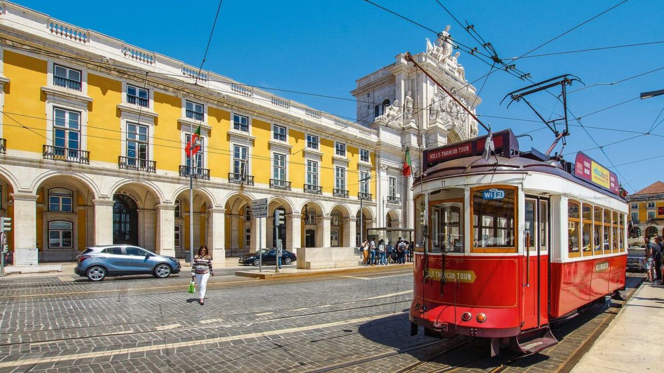 Tragedie pe linia de tramvai din București. O tânără de 22 de ani și-a găsit sfârșitul din cauza unui moment de neatenție