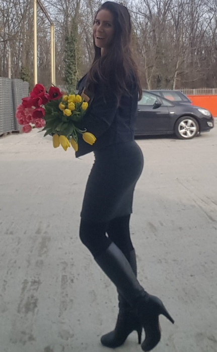 Atenție, bărbați! Cântăreața de muzică populară s-a despărțit de iubit: ”Gospodină, frumoasă, sexy, fac de toate, sunt singură!”