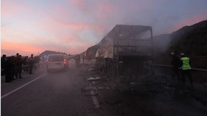 FOTO. Tragedie în Turcia! 13 oameni au murit arși, după ce autobuzul a luat foc