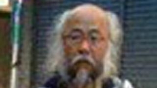 Multi ciudati mai traiesc in Japonia! Mosul asta se crede o scolarita de 16 ani! Uite cum s-a imbracat!