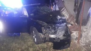 O tânără de 24 de ani din Curtișoara, Olt, a murit după ce a intrat cu mașina în gard