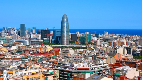 Noi restricții în Spania din cauza numărului mare de cazuri COVID-19. Cluburile și barurile de noapte se închid în Catalonia