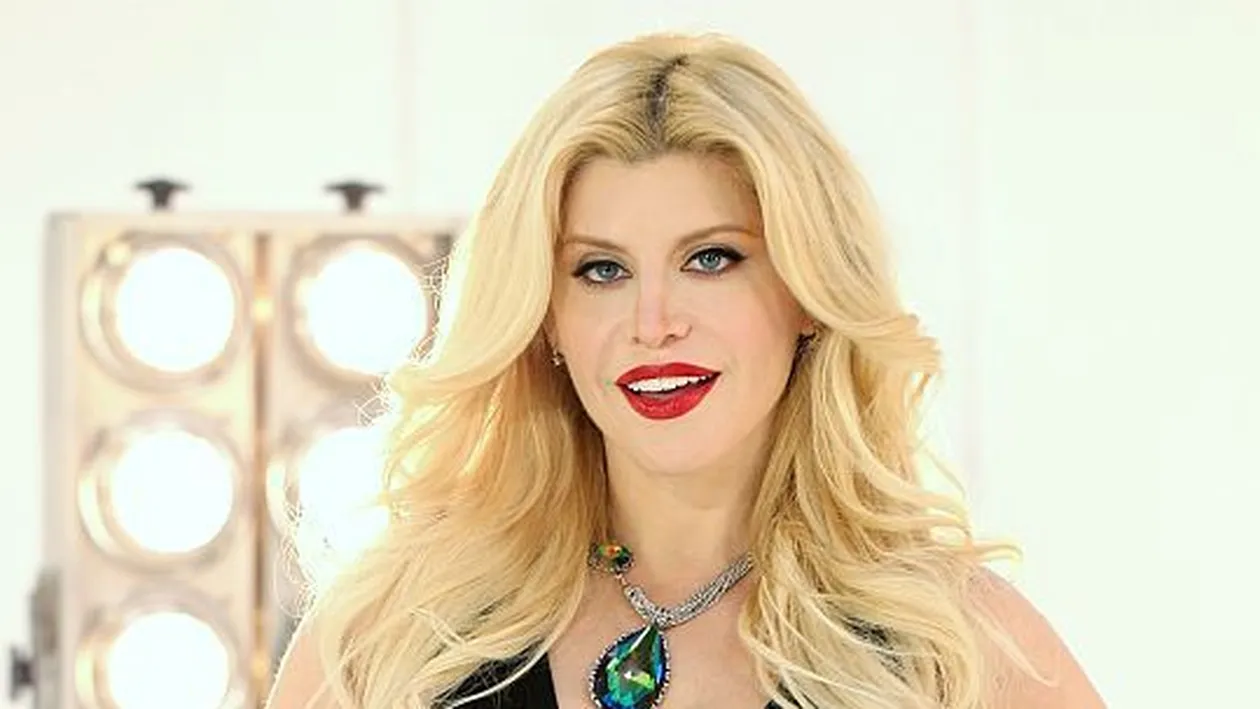 Marea transformare a LOREDANEI GROZA! Cum arăta diva la 16 ani 