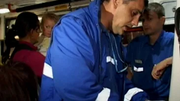 Copil abandonat pe marginea drumului! Mama si bunica lui zaceau moarte de bete in sant!