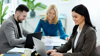 Angajații din România care vor lucra doar 4 zile pe săptămână de la birou. Decizie de ultimă oră