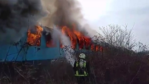Incendiu devastator, pericol de explozie! 42 de persoane, evacuate