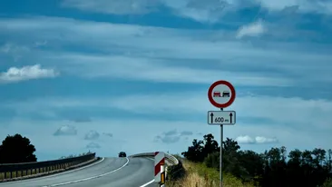 Semnul de circulație pe care mulți șoferi români nu-l cunosc. Ce avertisment reprezintă pentru cei din trafic
