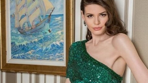 MONICA GABOR se întoarce în România! Cât va sta manechinul şi ce va face în ţară