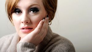 Adele s-a luat la harţă cu Chris Brown, la premiile Grammy! Vezi de la ce a pornit scandalul!