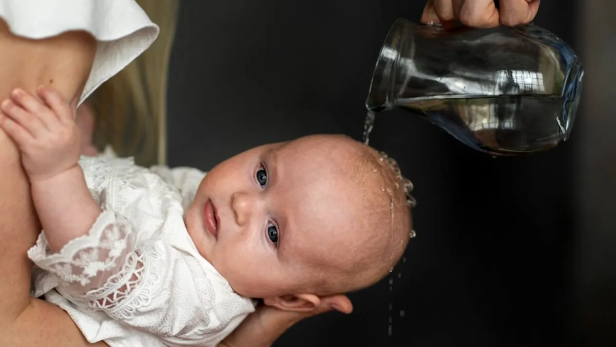 (P) Nașii și finii la botez: ce achiziții sunt necesare de fiecare parte?