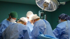 A mers sa faca o operatie banala, dar nici prin cap nu-i trecea ce o va astepta! La cateva zile, femeia a inceput sa aiba dureri groaznice. Ce uitase medicul in corpul ei
