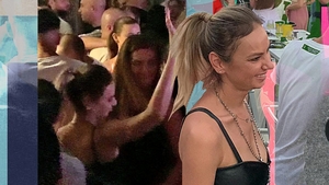 ”Mama Natură”, apariție de senzație la LOFT! Roxana Ionescu și-a păstrat fizicul cu care a făcut istorie pe “sticlă”